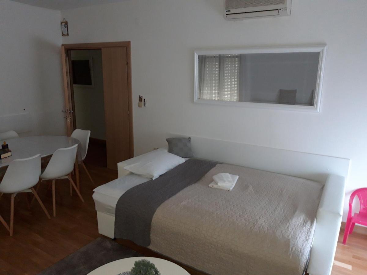 Marys Home Apartment Medugorje מראה חיצוני תמונה